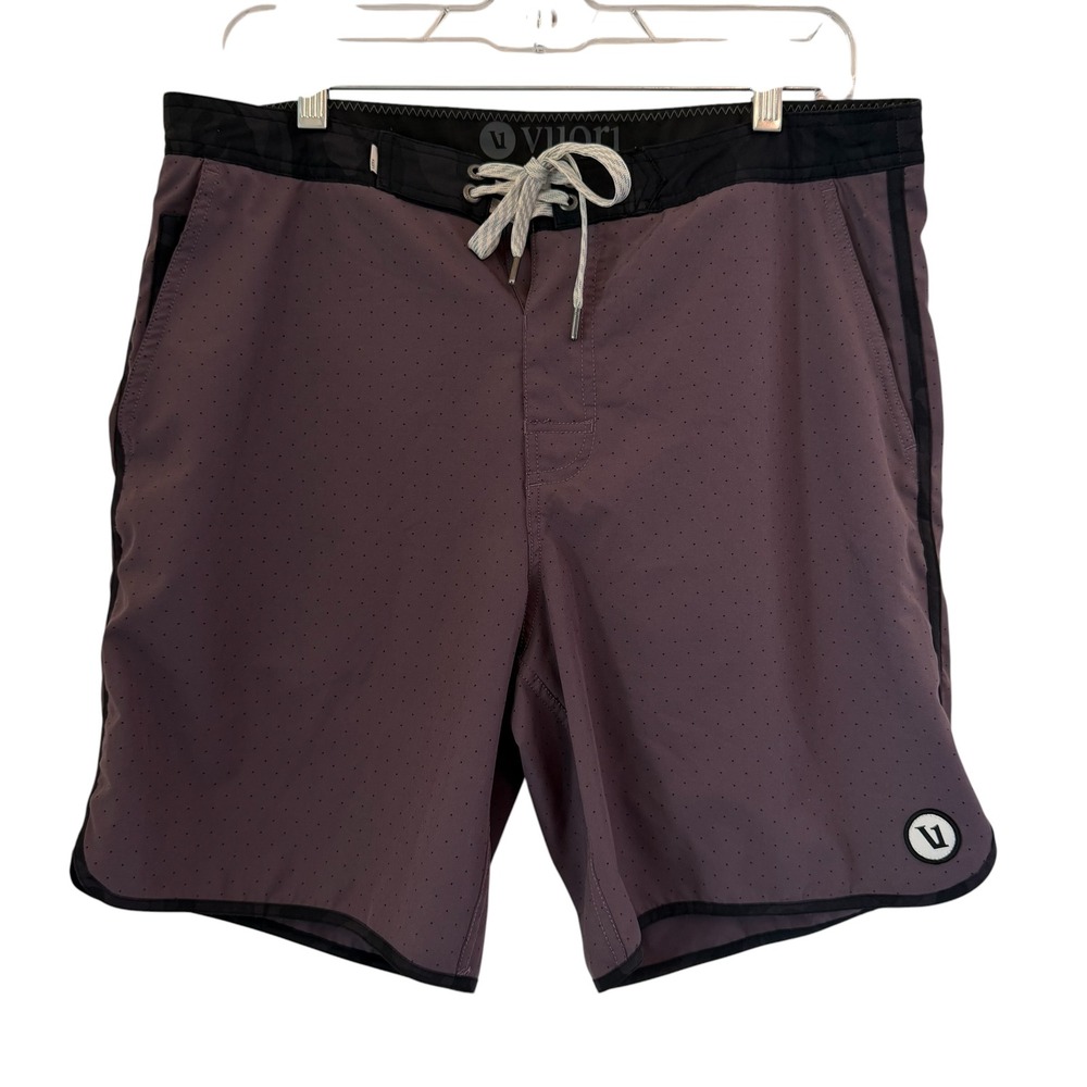 Vuori Cruise Boardshorts Mens 32 Purple Perforated Camo Performance Swim Trunks